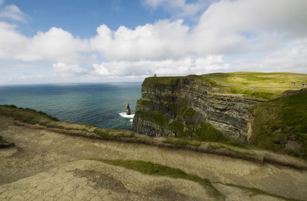 アイルランド、モハーの断崖の上を表示します。 — ストック写真