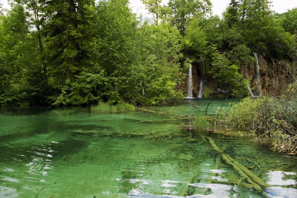 Paisaje de los lagos de Plitvice, Croacia — Foto de Stock