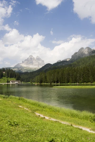 See der Dolomiten — Stockfoto