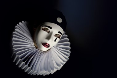 Kız maske pierrot