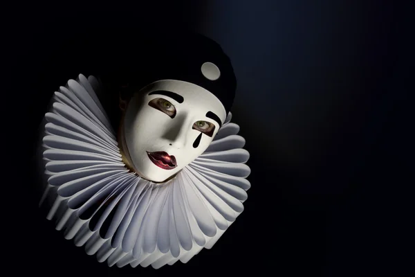 Chica con la máscara pierrot — Foto de Stock