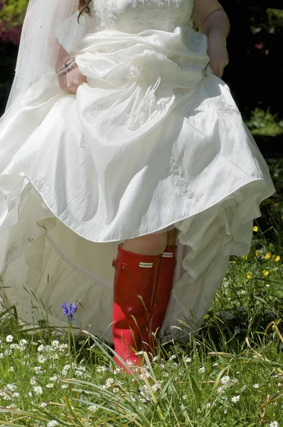 Bruid in rode laarzen — Stockfoto