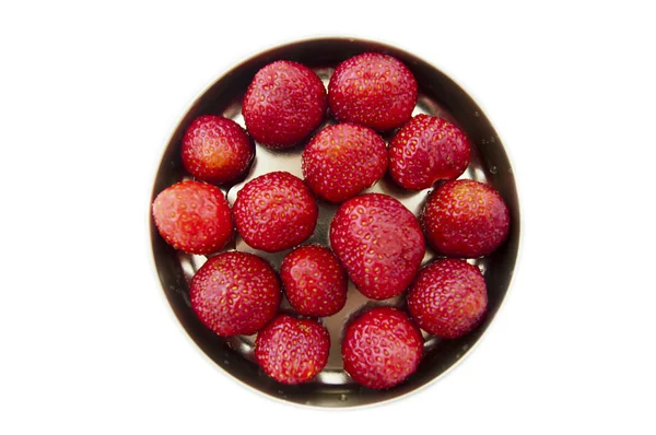 Cuenco con fresas frescas sobre fondo blanco — Foto de Stock