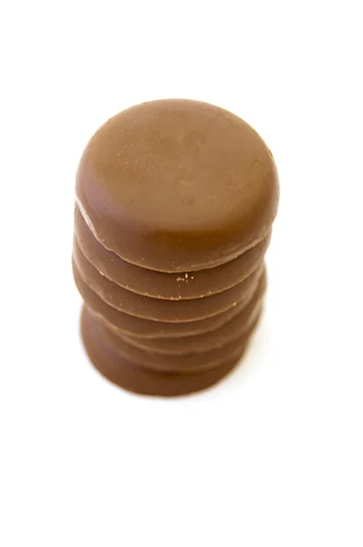 Pocas piezas de chocolate sobre fondo blanco — Foto de Stock