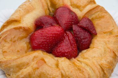 çilek ile Danimarka hamur işleri