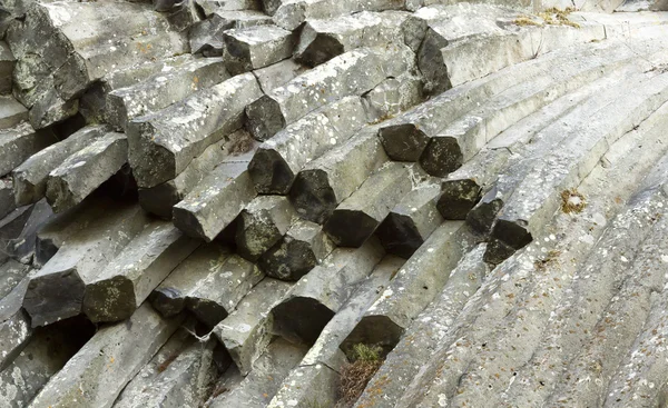 Bazaltowa Pięciokątna kabin kolumny - formacji geologicznej pochodzenia wulkanicznego — Zdjęcie stockowe