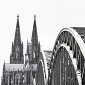 Ansicht der Stadt Köln in Deutschland schwarz-weiß