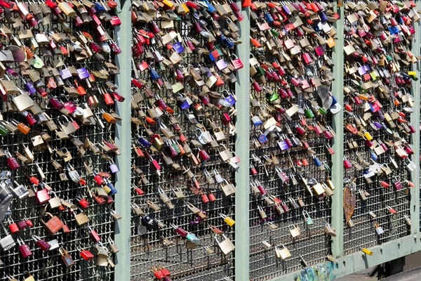 Power Love. Padlocks with lovers name on chained to the Hohenzollern Bridge in Cologne, Germany 06. July 2012 — Stock Photo, Image
