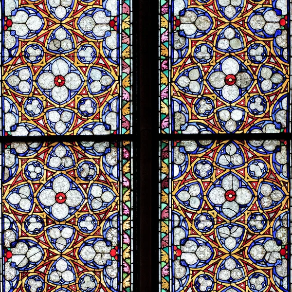 Υαλογράφημα παράθυρο σε καθολικό ναό — Φωτογραφία Αρχείου
