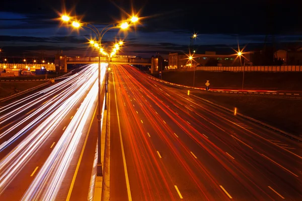 Movimento notturno in autostrada — Foto Stock