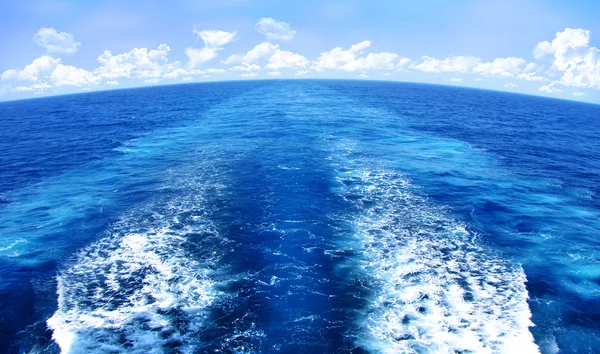 Blue Water Wake Pattern Behind Marine Vessel — Stock Photo, Image