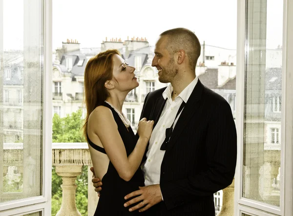 Couple dans la fenêtre Image En Vente
