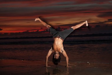 gün batımında Capoeira