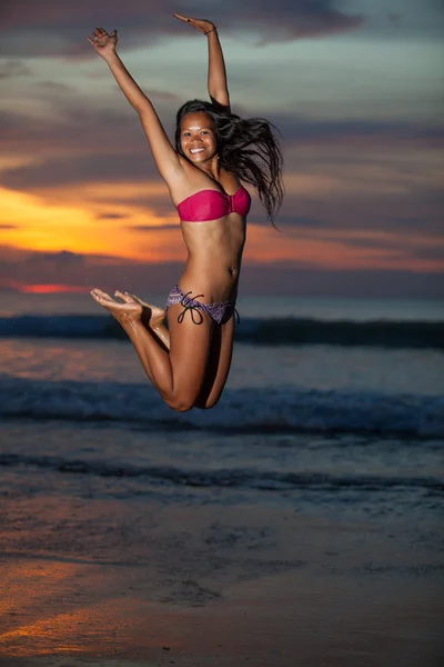 Прыгающая женщина Лицензионные Стоковые Фото