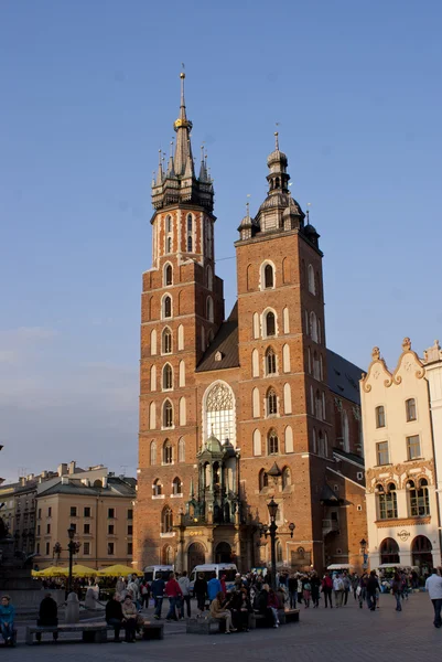著名的地标，在克拉科夫圣玛丽教堂 — 图库照片