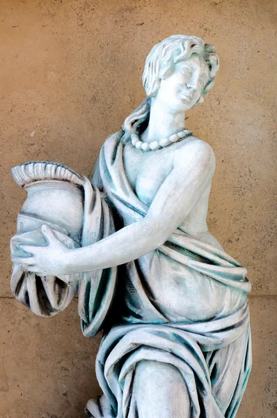 Weibliche Statue — Stockfoto