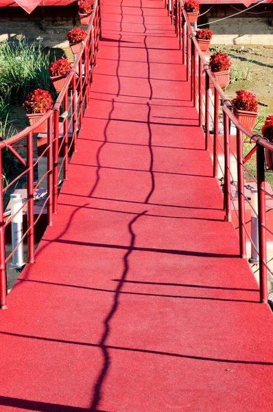 Brücke über den roten Teppich — Stockfoto