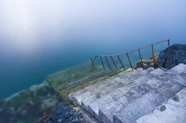 Steps to water — Stock Photo, Image