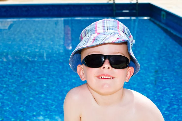 Маленькие мальчики наслаждаются летними каникулами — стоковое фото