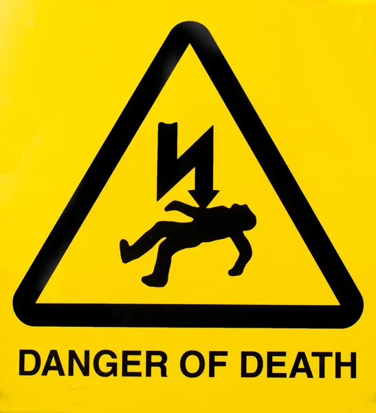 Perigo de morte sinal amarelo e preto — Fotografia de Stock