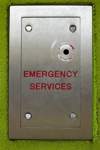 Chiave di accesso ai servizi di emergenza su un blocco residenziale di appartamenti — Foto Stock