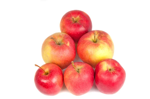 Свежие и сочные красные яблоки — стоковое фото