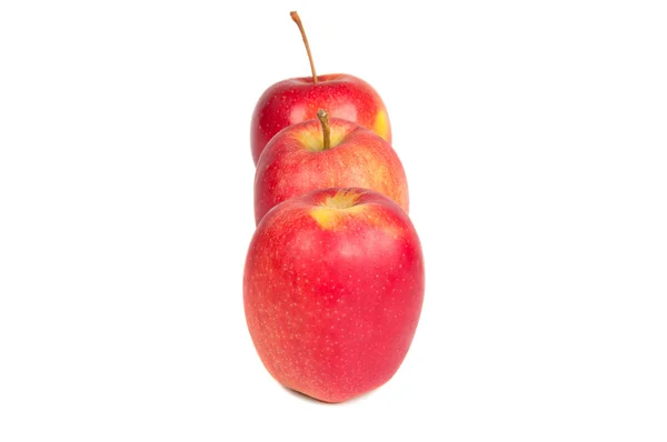 Świeże trzy czerwone jabłka — Zdjęcie stockowe