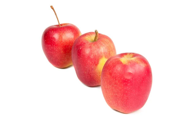 Čerstvé tři červená jablka — Stock fotografie