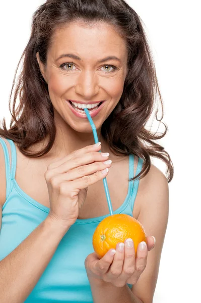 Woman with straw and orange — Stock Photo, Image