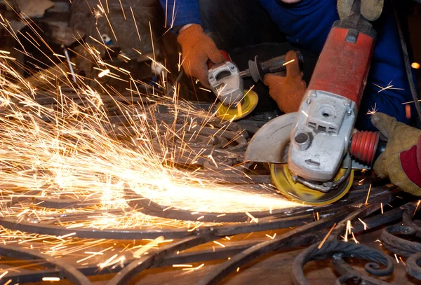 Worker welding metal. Production and construction — Stock Photo, Image