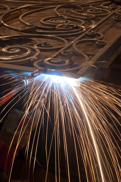 Pracovník svařování kovů. Výroba a konstrukce — ストック写真