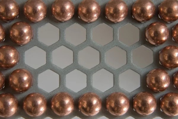 Petites boules en nid d'abeille métallique — Photo