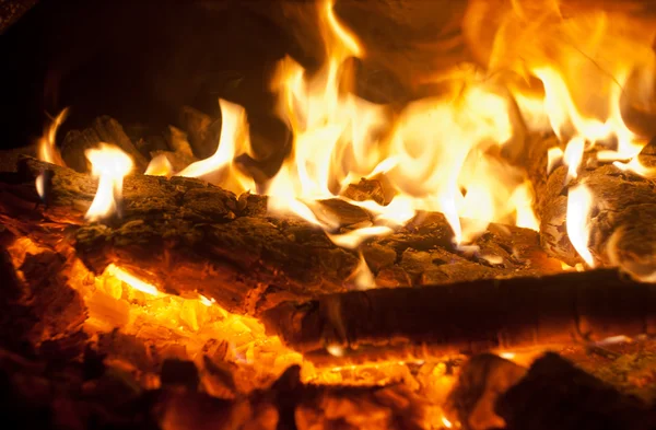Leña en el fuego —  Fotos de Stock