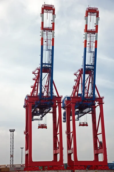 Hamburg kikötő 2012 - Farakodó daruk — Stock Fotó