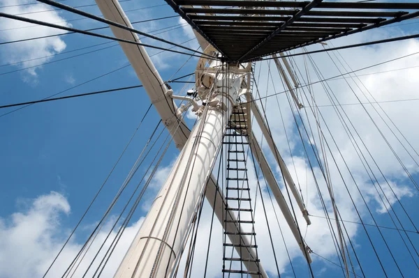 Port of Hamburg 2012 - main mast of a sailing ship — Stock Photo, Image