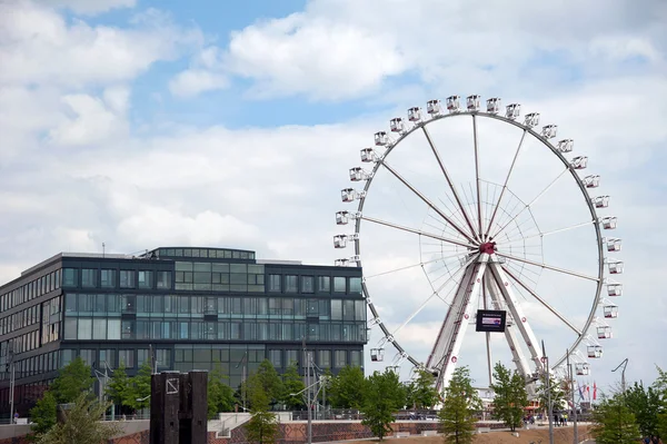 Порт міста Гамбурга 2012 - оглядове колесо Стайгер — стокове фото