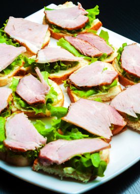 jambon ve salata nefis kanepeler closeup