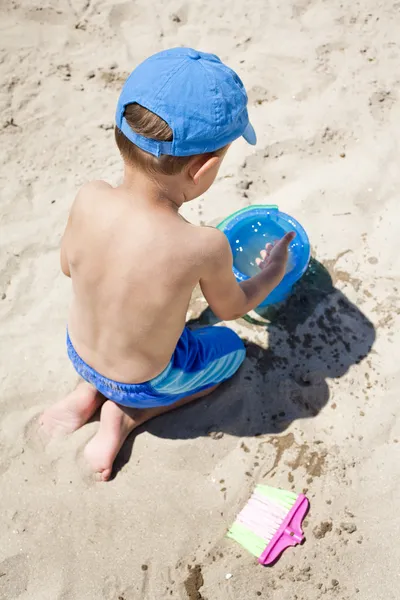 ビーチで幼児 — ストック写真