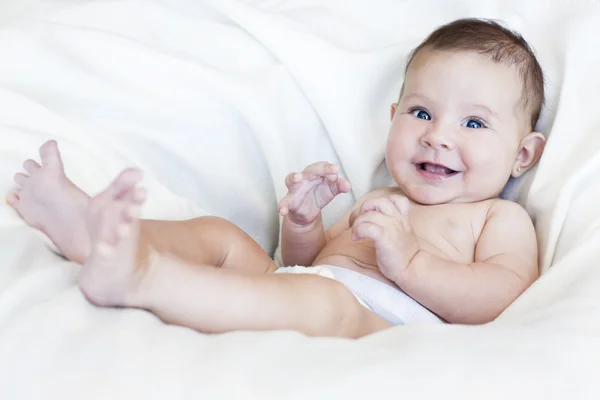 Bebê menina sentado — Fotografia de Stock