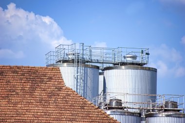 silo Blu gökyüzü ve bulutlar