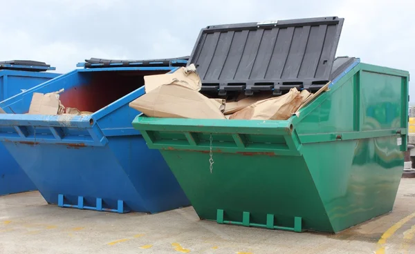 Saltos de resíduos industriais — Fotografia de Stock