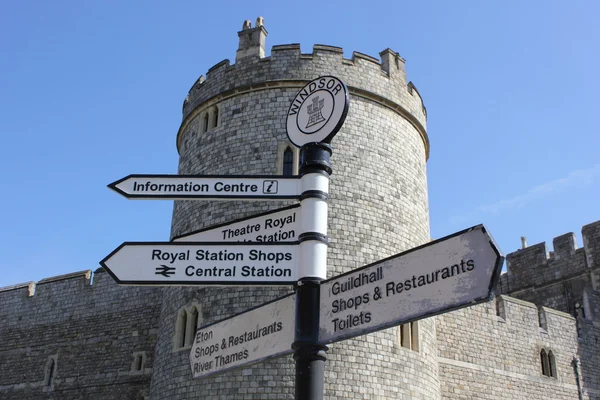 Sign post at windsor castle — Stock Photo, Image