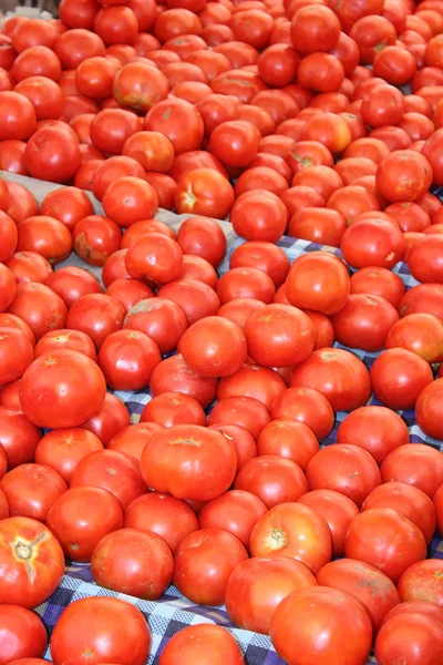 Productos frescos del mercado de tomates —  Fotos de Stock