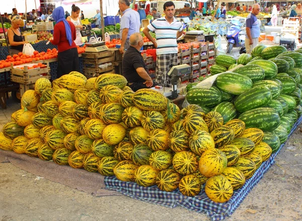 新鲜市场生产的西瓜 — 图库照片