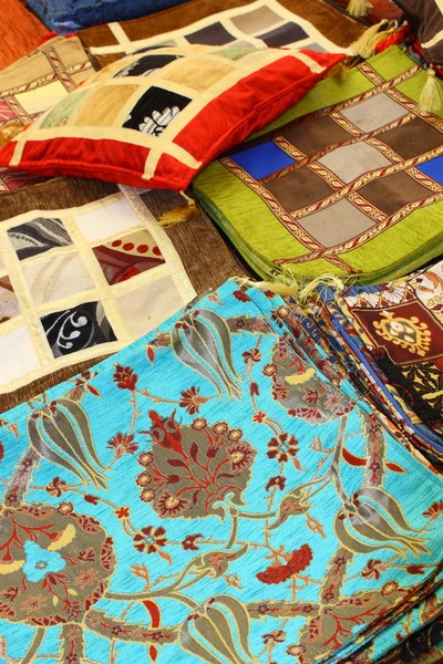 Färgglada tyger och textilier — Stockfoto