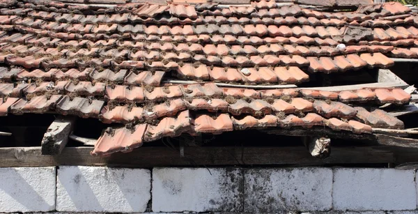 Telhados danificados — Fotografia de Stock