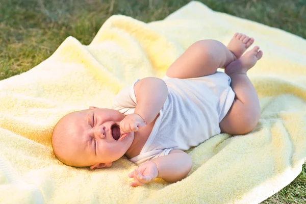 Baby crying — Stock Photo, Image