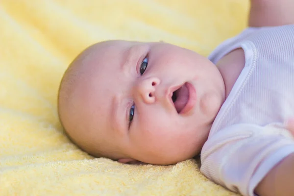 Baby boy laying down — Stock Photo, Image