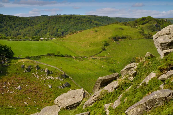 Utsikt från toppen av castle rock i dalen av stenar i lynton devon — Stockfoto