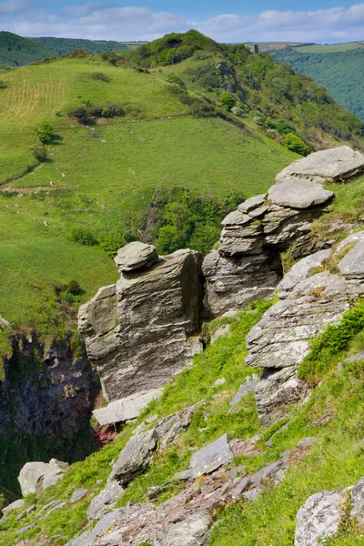 Kayalar lynton devon yakınındaki vadiden bir görünüm — Stok fotoğraf